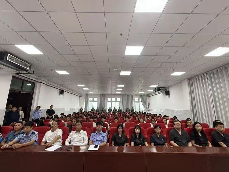 法治宣傳進(jìn)校園  普法護航助成長 源匯區(qū)開展“開學(xué)第一課”主題法治教育活動